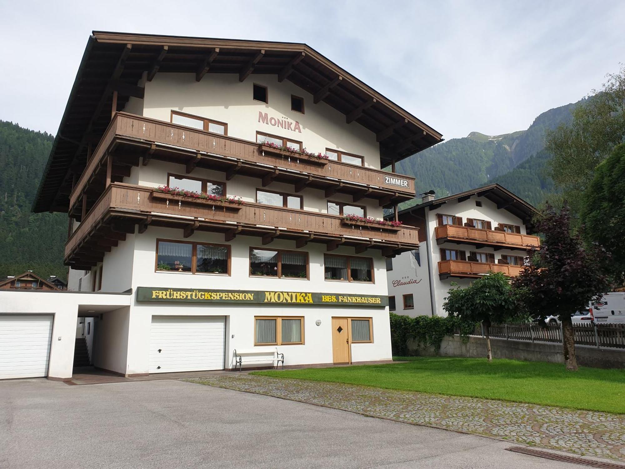 Haus Monika Und Haus Claudia Hotel Mayrhofen Exterior photo